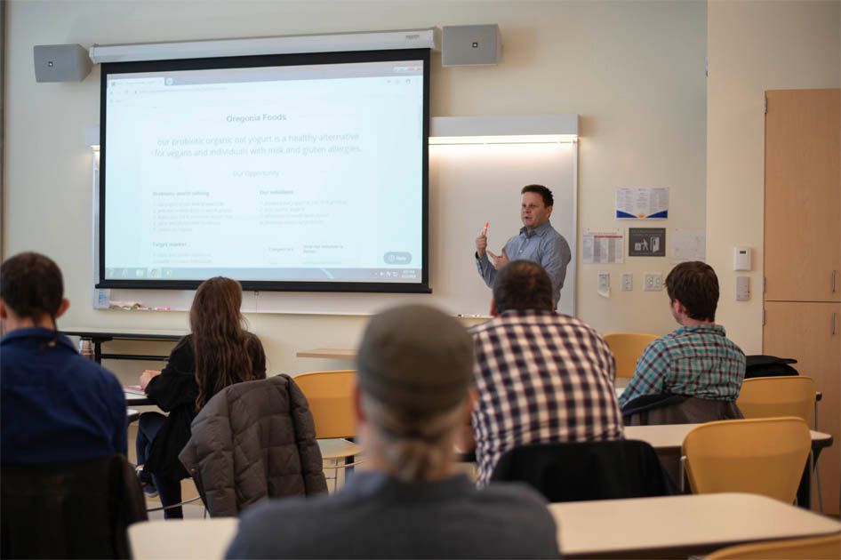 Peter shows students how to use LivePlan to plan for success